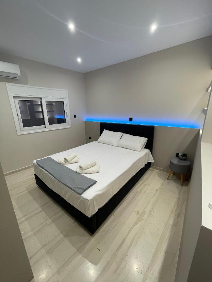 Luxury 3 Bedroom Apartment In Kiato Center Exterior photo